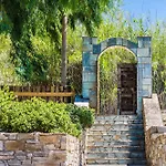 Roses Hotel